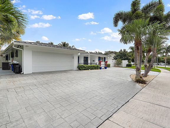 4th image of 720 Lagoon Dr