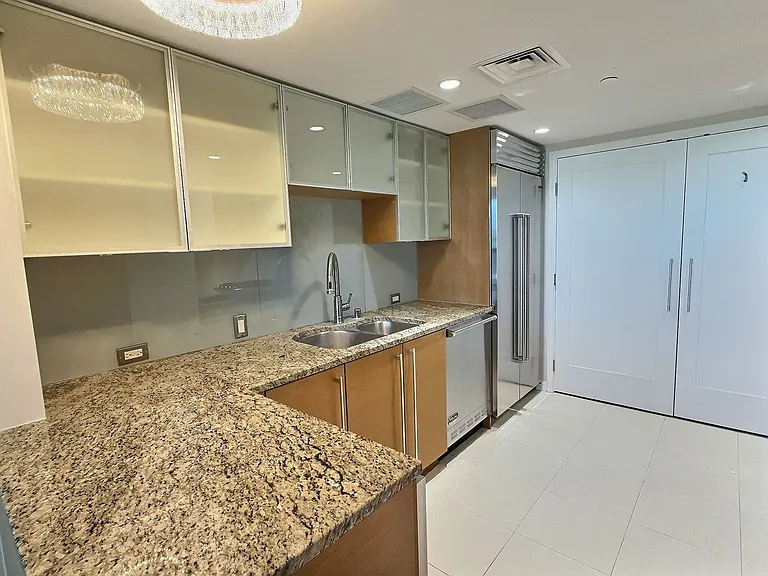 1177 Queen St #703 — Photo 9