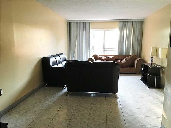 3rd image of 365 NE 125th St APT 206