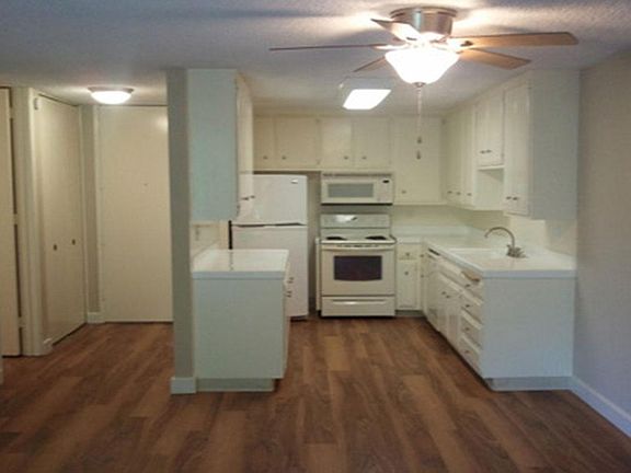 4th image of 655 Tourmaline St #4M