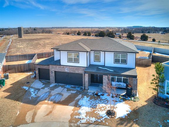 4th image of 15104 Jasper Ct