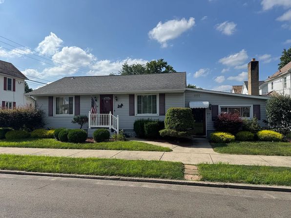 215 W 11th St