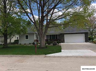 13 Quarry Rd, Mason City, IA 50401