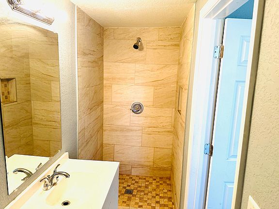 4th image of 713 Gladwin Ave #1