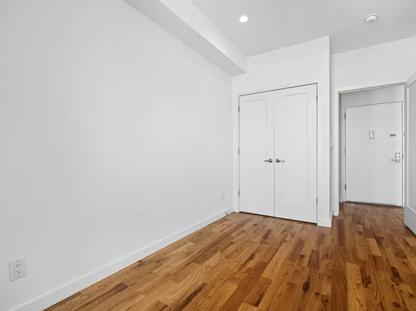 453 Irving Avenue image 13 of 16