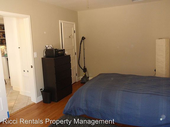 3rd image of 375 N Waverly St