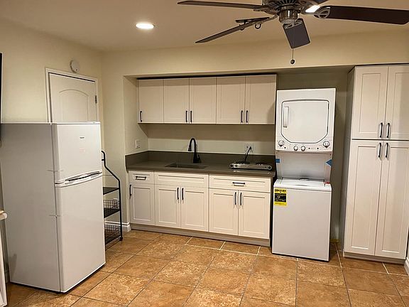 Kitchen & washer/dryer set