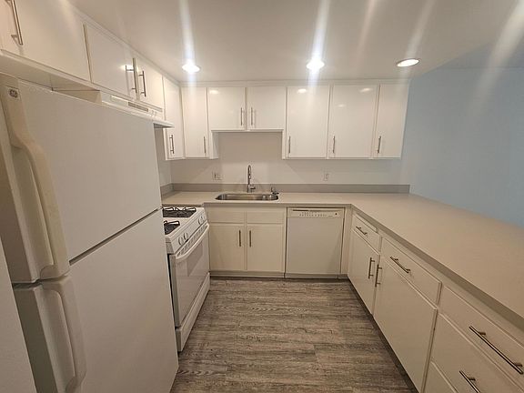 5th image of 1311 Manhattan Beach Blvd APT 3