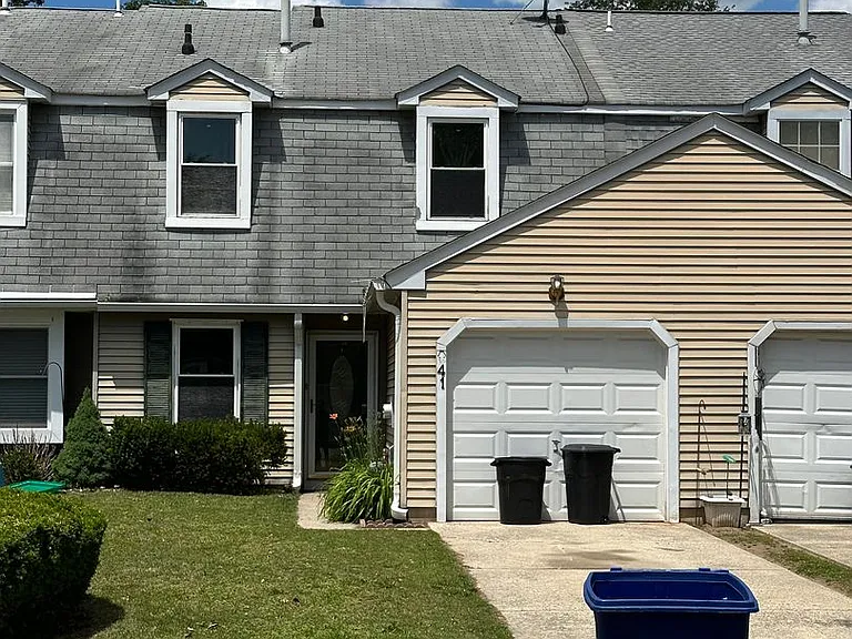 41 River Bank Dr — Photo 2