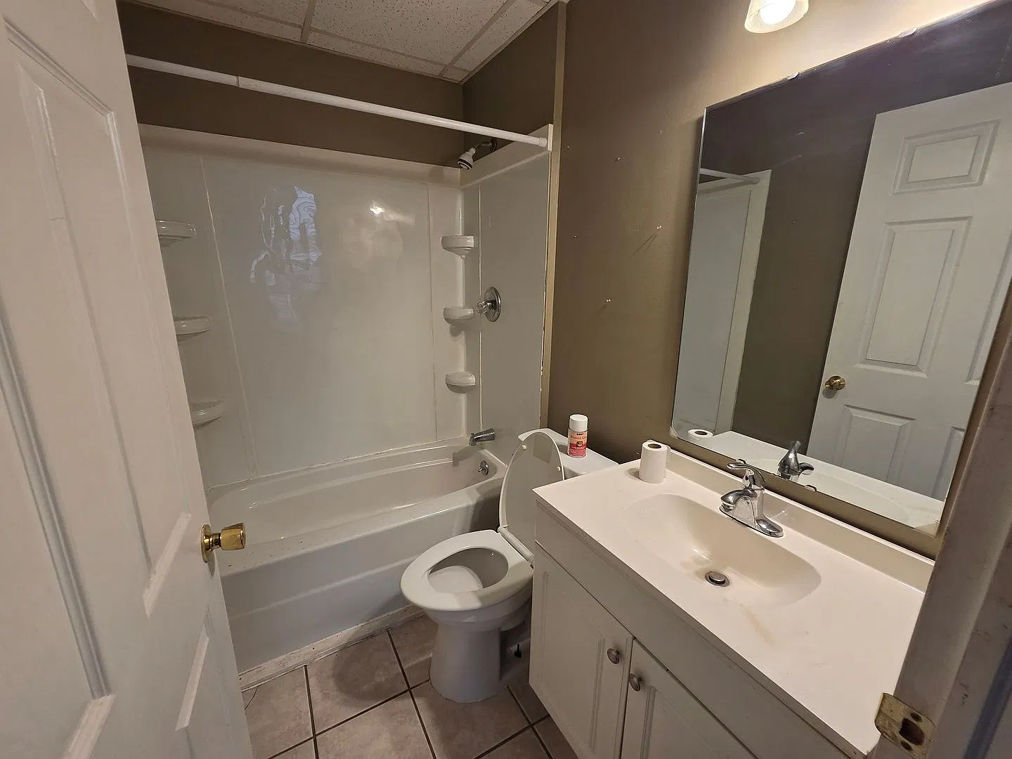 Lower 2 bedroom — Photo 3