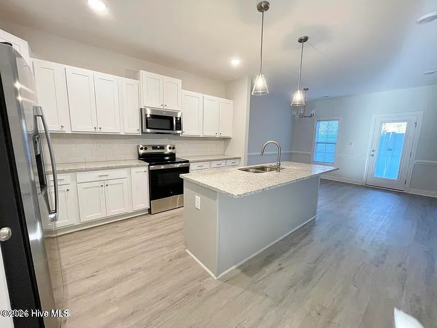 3 bed, 2.5 bath, $1,950 — Photo 3