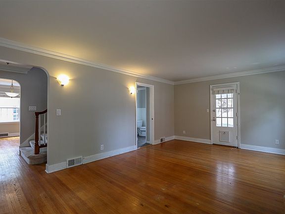4th image of 1009 W Northcrest Ave