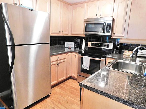5th image of 389 Devon Dr