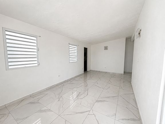 4th image of 76 Calle Luna Urb