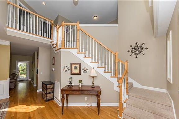 3rd image of 310 Annadel St