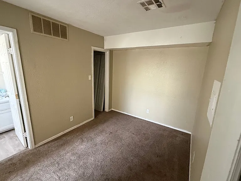 1808 E 66th Pl #D301 — Photo 5
