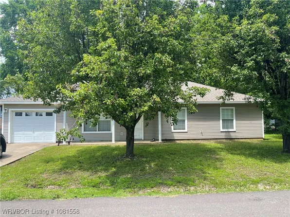 4 Fayetteville St, Lavaca, AR 72941