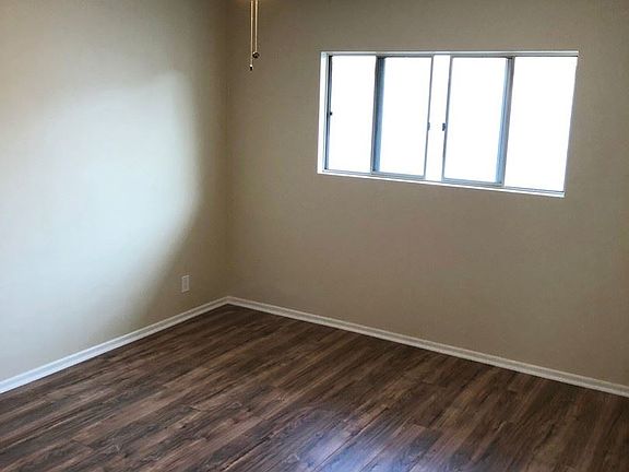 5th image of 441 Gaviota Ave APT 8