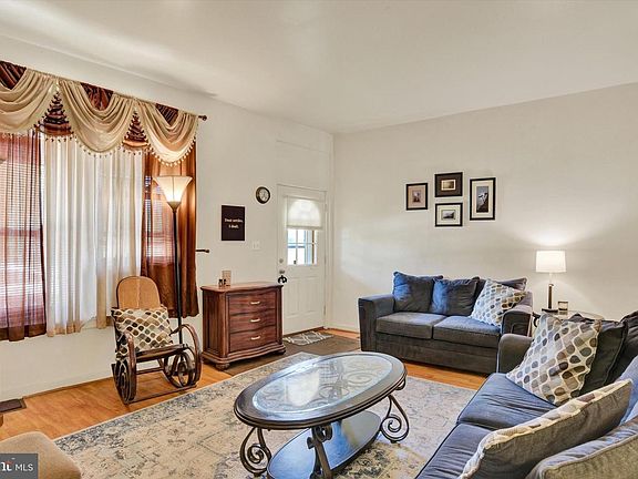 4th image of 427 Maclay St