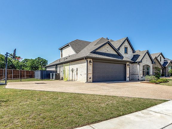 3rd image of 3804 Pine Valley Ln