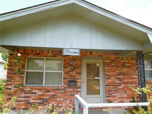 2nd image of 1023 E Seminole Ave