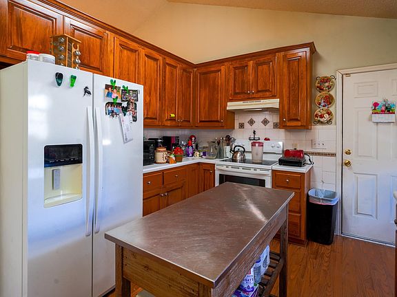 3rd image of 109 Nicole Dr