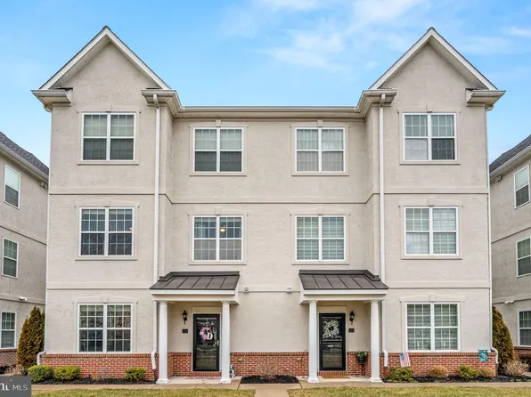 2013 Capri Dr, Philadelphia, PA 19145