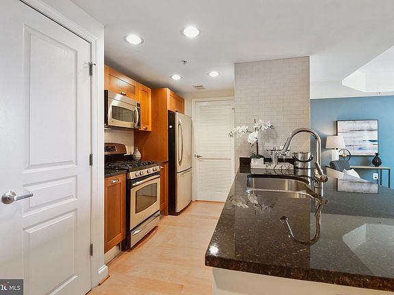 3rd image of 2451 Midtown Ave APT 805