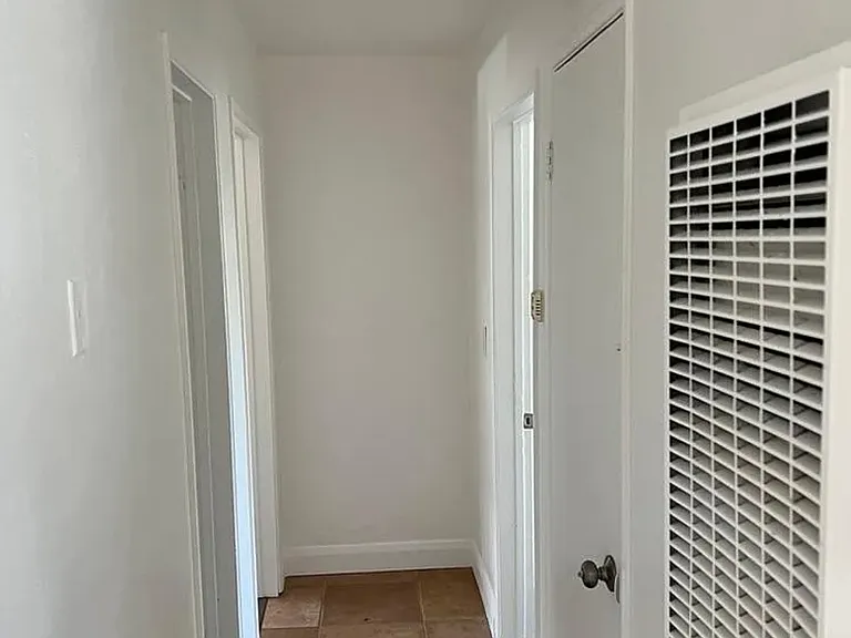294 N Cherry St #B — Photo 3