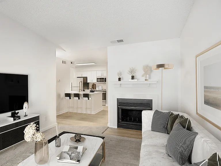 Summers Crossing Apartments — Photo 15