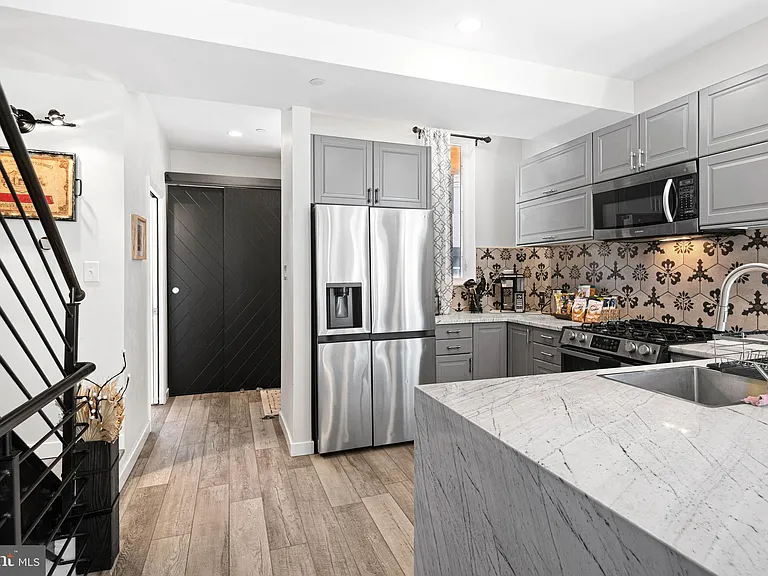 842 N Leithgow St — Photo 3