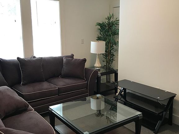 2nd image of 114 Highland Pl #2