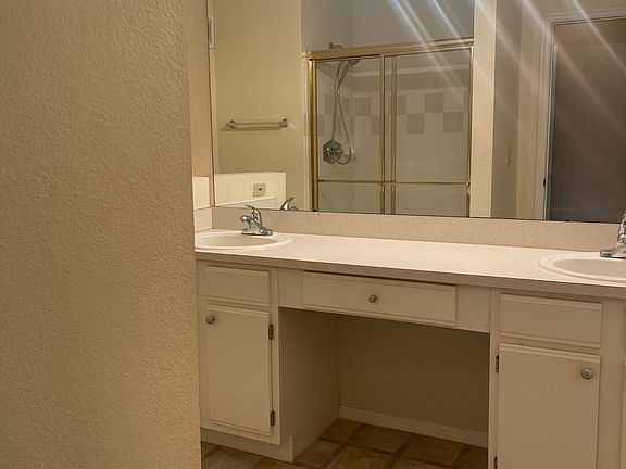 3rd image of 13810 N Sutton Park Dr #933