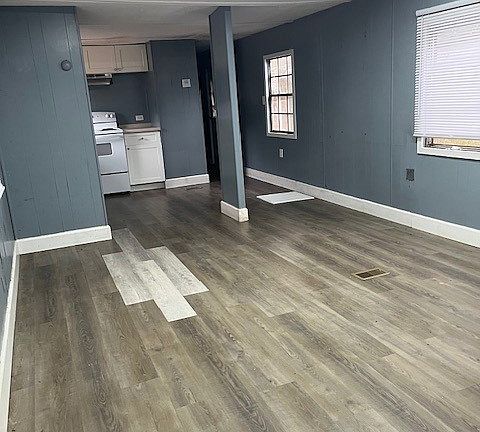 3rd image of 606 China St