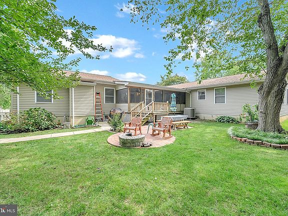 2nd image of 117 Meadow Ln