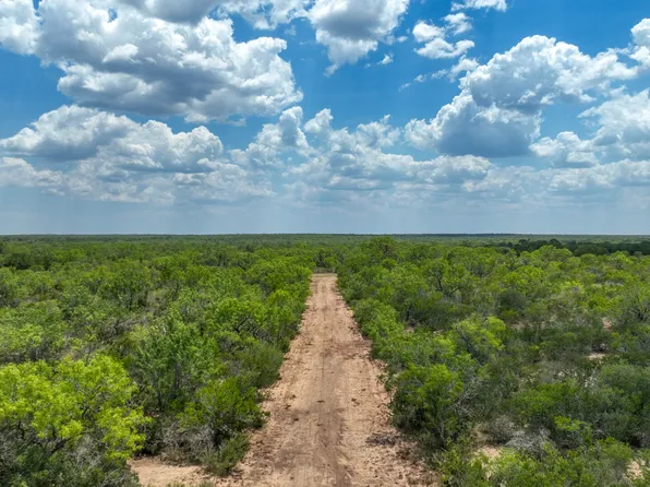 003 CR 340, Jourdanton, TX 78026