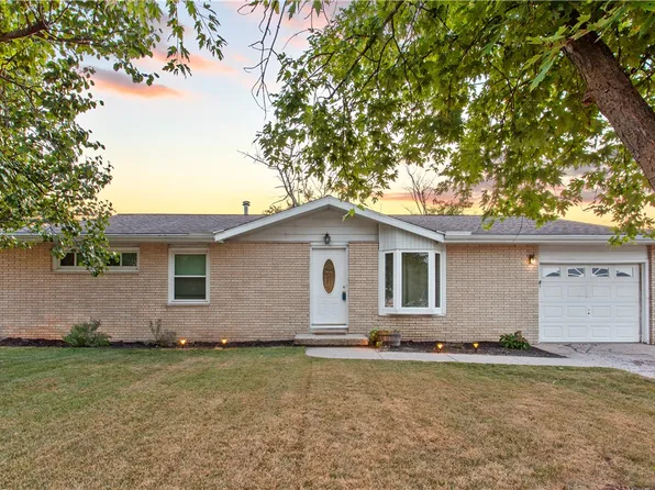 1006 Douglas St, Charleston, IL 61920
