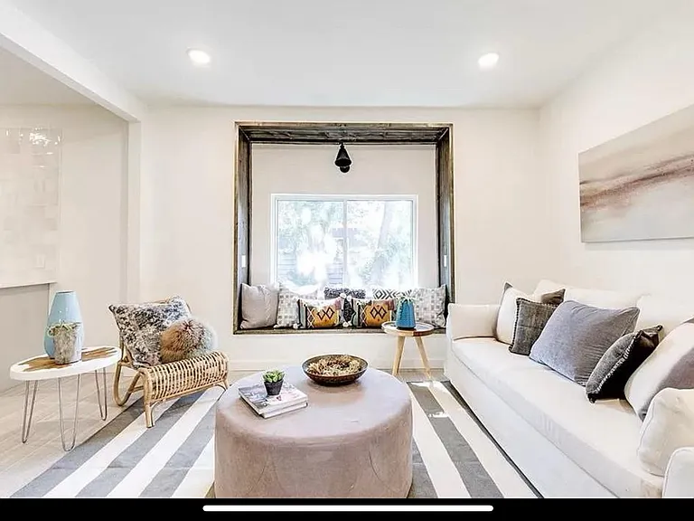1904 W Park Pl — Photo 2
