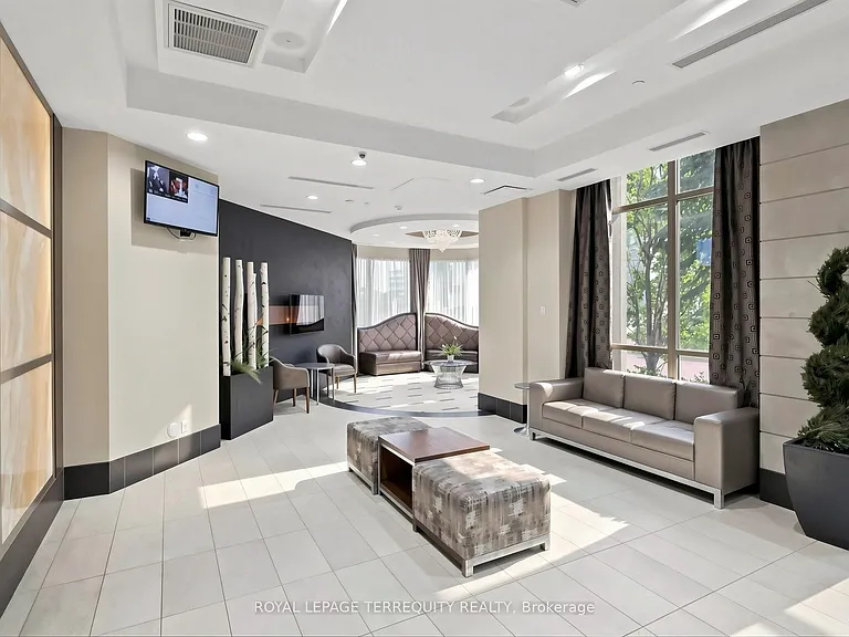 310 Burnhamthorpe Rd W #2810 — Photo 5