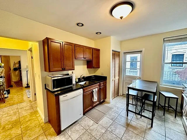 214 Hanover St #1 — Photo 17