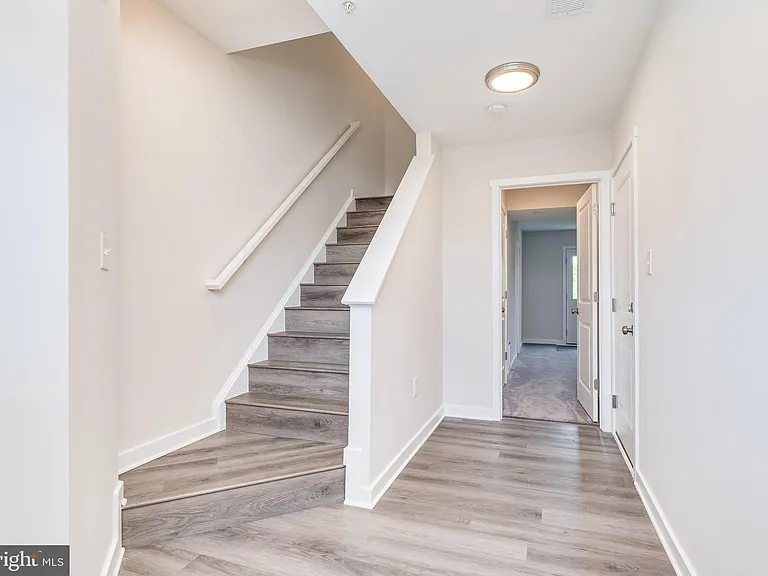 85 Moses Dr — Photo 10