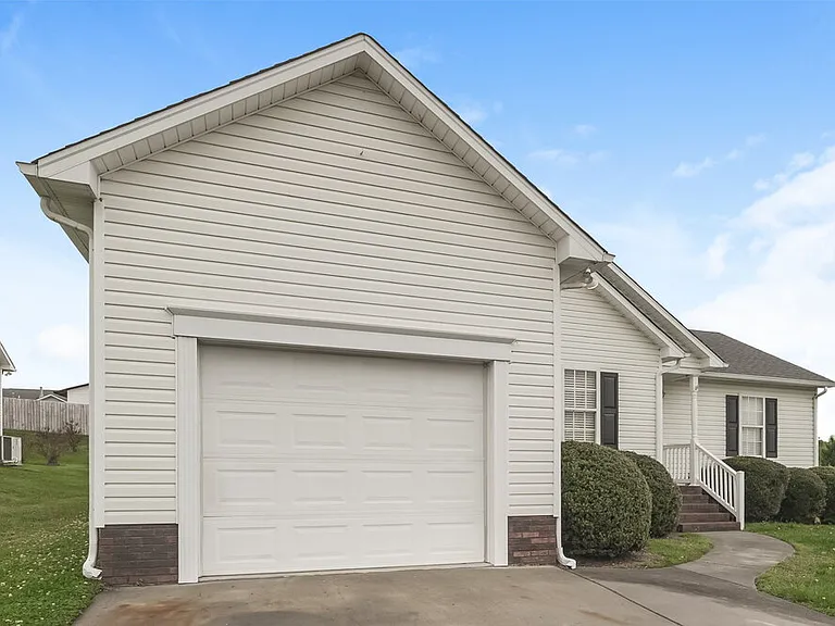 4512 Carol Ct — Photo 3