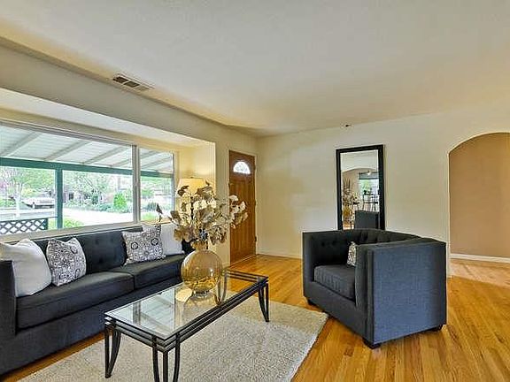 5th image of 1410 Flora Ave