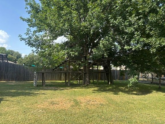 4th image of 1107 W Sharpshire Dr
