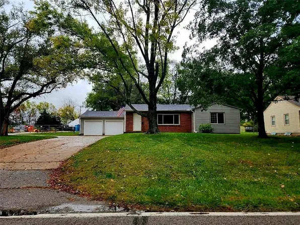 810 SE Douglas St, Lees Summit, MO 64063