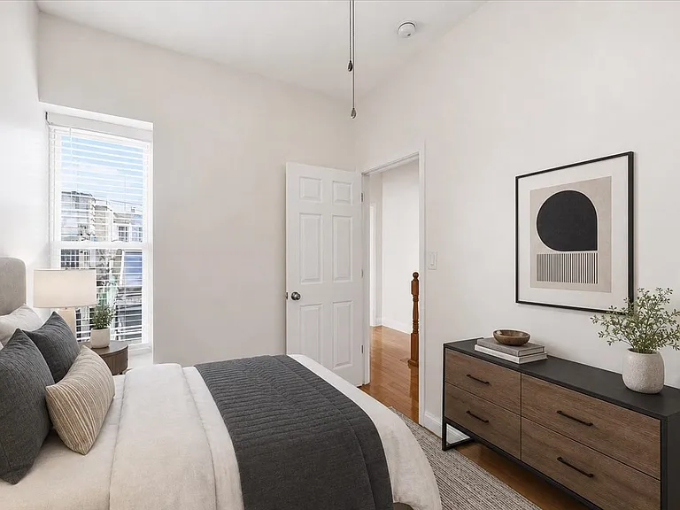 2653 S 6th St — Photo 9