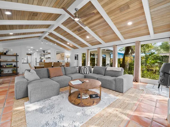 137 Prairie Rd, Rockport, TX 78382