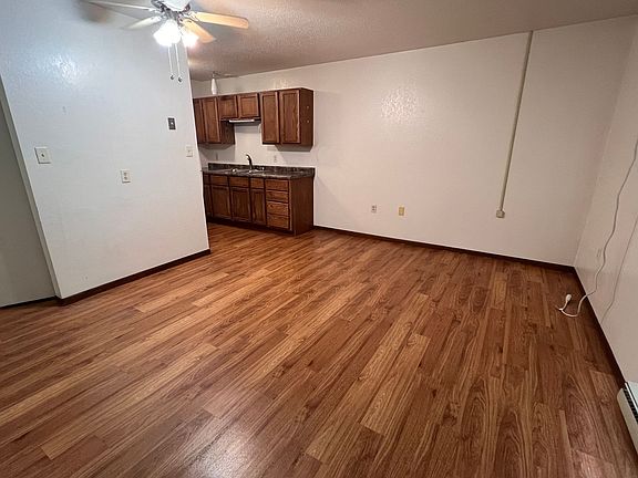 4th image of 301 12th St #106