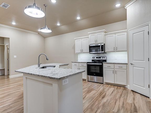 3rd image of 212 Cowboy Ln