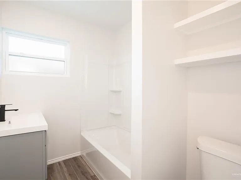 802 Redwood Ave #1 — Photo 5